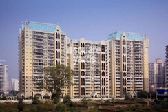4 BHK + Servant Room Apartment For Sale in DLF Westend Heights