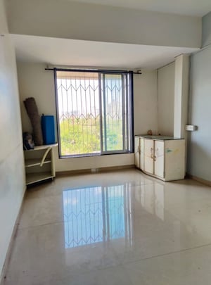Room in 2.5 BHK Apartment at Abrol Vastu Park, Malad West – for Sale