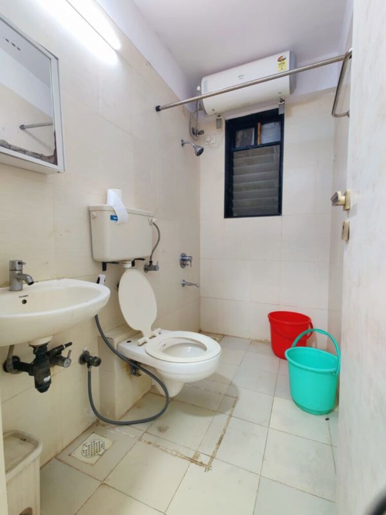 Bathroom, abrol-vastu-park 2.5 Bedroom 1000 Sq.Ft. Apartment In Malad West Mumbai 10289384