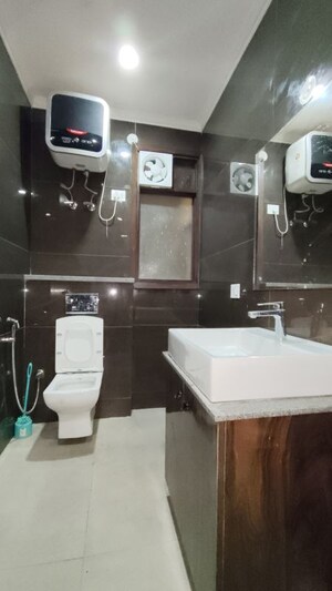 Team Area in 4 BHK Builder Floor at Saket – for Rent