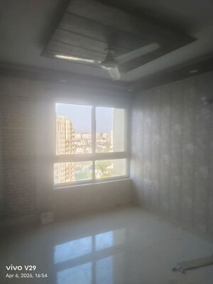 Room in 2 BHK Apartment at Unitech Fresco, Sector 50 – for Sale