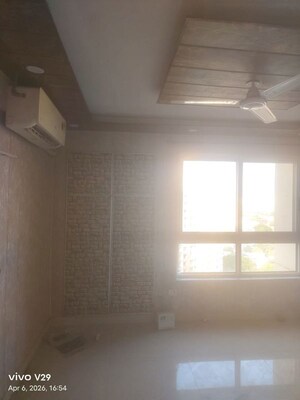 Room in 2 BHK Apartment at Unitech Fresco, Sector 50 – for Sale