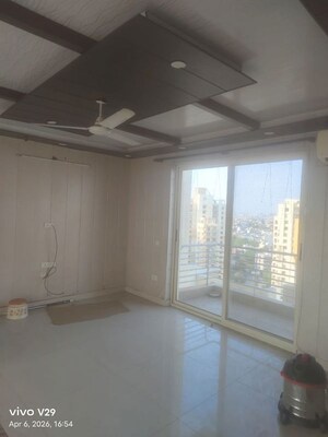 Room in 2 BHK Apartment at Unitech Fresco, Sector 50 – for Sale