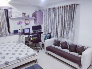 Room in 4 BHK Apartment at Ujwal Nagar – for Rent