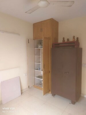 Room in 3 BHK Apartment at DLF The Wellington Estate, Dlf Phase V – for Sale