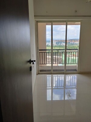 Room in 2 BHK Apartment at Puranik Abitante, Bavdhan – for Rent