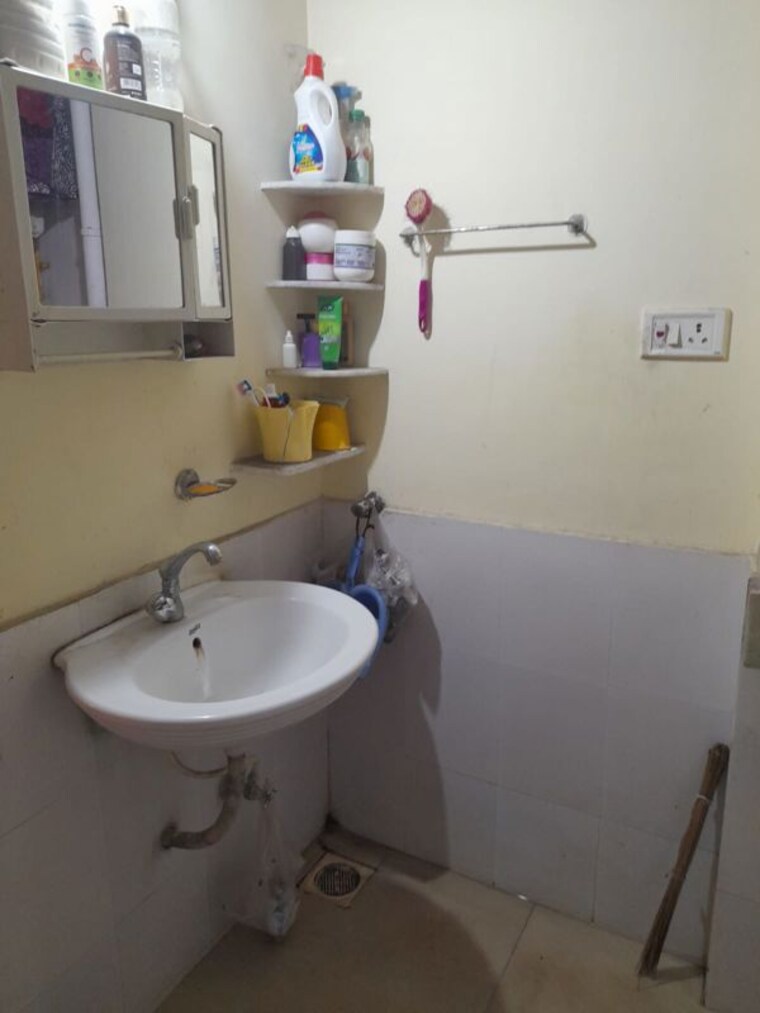 Bathroom, sagrampura 2 Bedroom 985 Sq.Ft. Builder Floor In Sagrampura Surat 10115504