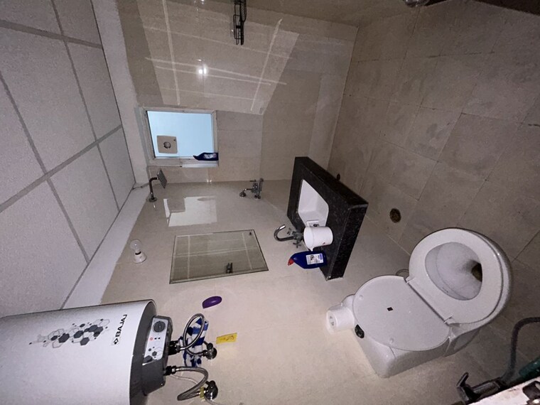 Bathroom, paramount-floraville 3.5 Bedroom 1685 Sq.Ft. Apartment In Sector 137 Noida 10290248