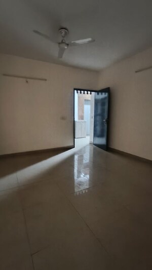 Room in 2 BHK Apartment at Tulip Lemon, Sector 69 – for Rent