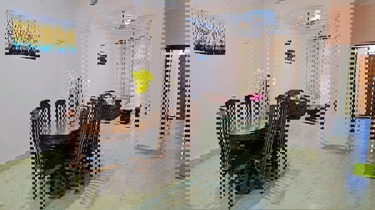 3 BHK + Servant Room 300 Sq.Yd. Builder Floor in Ansal Time Square