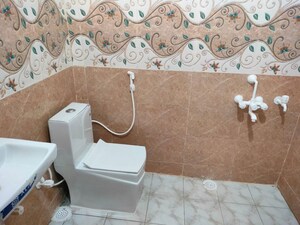 Furnished Amenities in 4 BHK Builder Floor at Shanti Niketan – for Rent