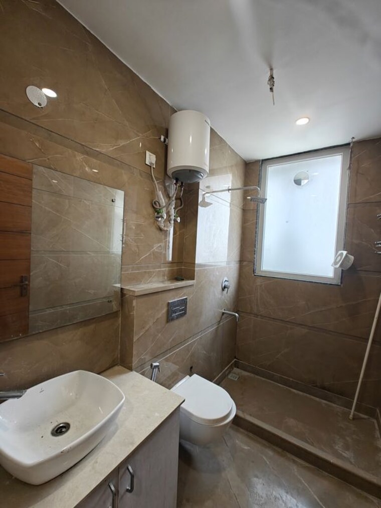 Bathroom, ansal-time-square 3 Bedroom 215 Sq.Yd. Builder Floor In Sector 43 Gurgaon 10290259