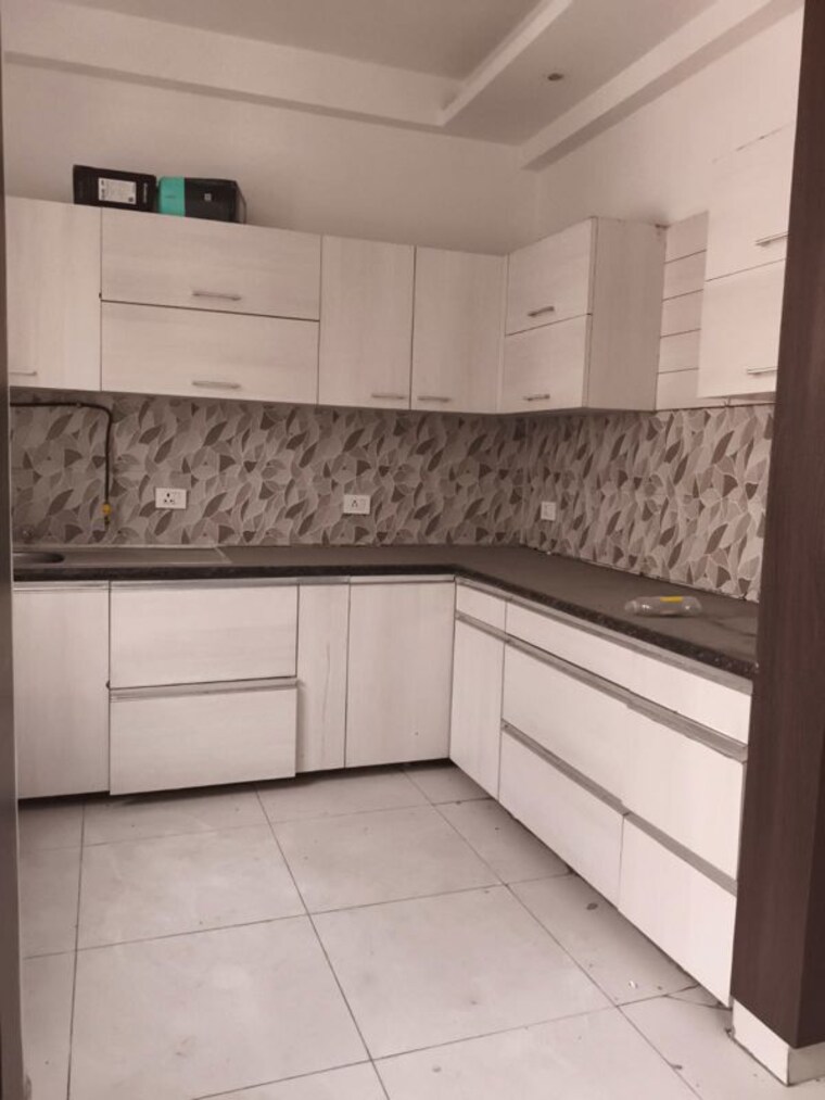 Kitchen, upavp-ganga-yamuna-and-hindon-enclave 3 Bedroom 1350 Sq.Ft. Apartment In Pratap Vihar Ghaziabad 10290309