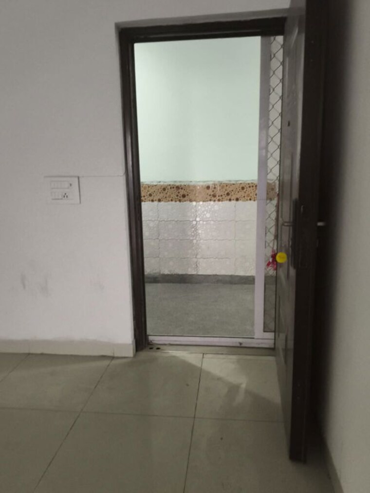 Room, upavp-ganga-yamuna-and-hindon-enclave 3 Bedroom 1350 Sq.Ft. Apartment In Pratap Vihar Ghaziabad 10290309