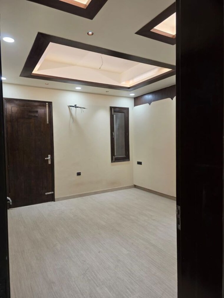 Room, new industrial township 5 3 Bedroom 140 Sq.Yd. Builder Floor In New Industrial Township 5 Faridabad 10290318