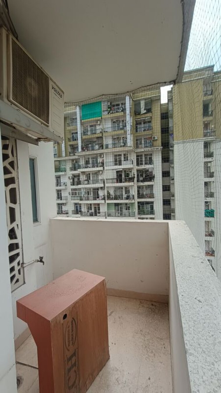Balcony, parx-laureate 4 Bedroom 4875 Sq.Ft. Apartment In Sector 108 Noida 10290323