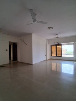 2 BHK + Extra Room Apartment For Rent in Sai Tharwanis Heights