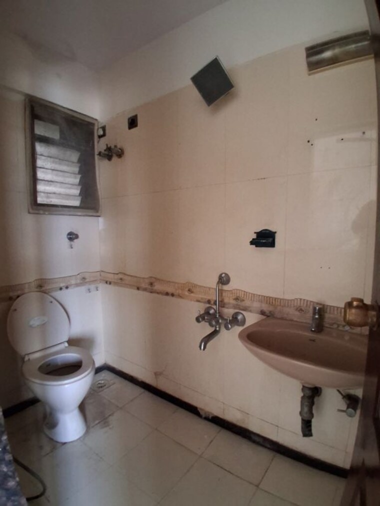 Bathroom, sai-tharwanis-heights 2 Bedroom 1275 Sq.Ft. Apartment In Sanpada Navi Mumbai 10290327