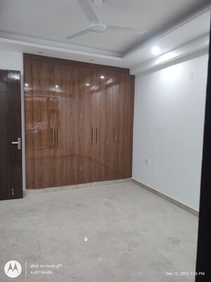 Room in 3 BHK Builder Floor at Shivalik Colony – for Rent