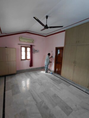 Room in 3 BHK Independent House at Gms Road – for Rent