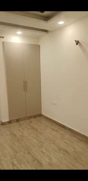 Room in 3 BHK Builder Floor at Puri Kohinoor, Sector 89 – for Rent