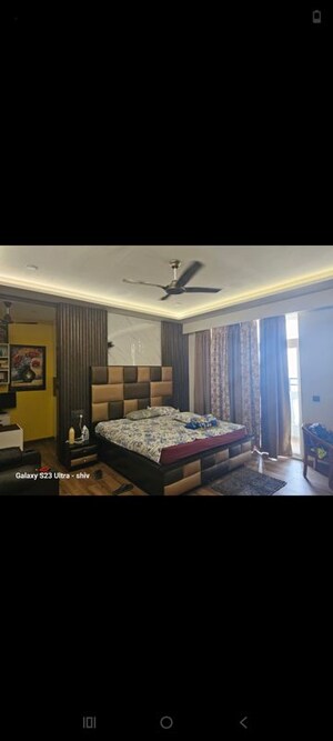 Living Room in 3.5 BHK Apartment at Amrapali Sapphire, Sector 45 – for Rent