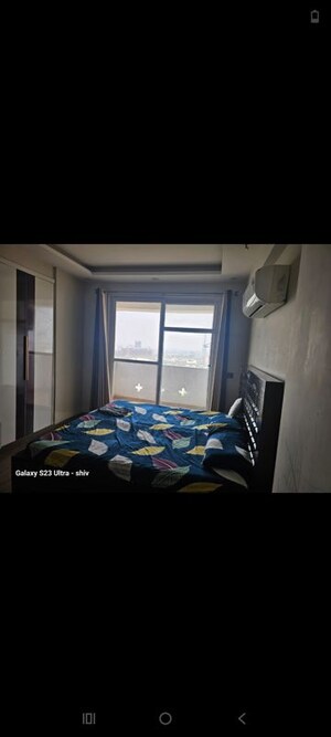 Bedroom in 3.5 BHK Apartment at Amrapali Sapphire, Sector 45 – for Rent