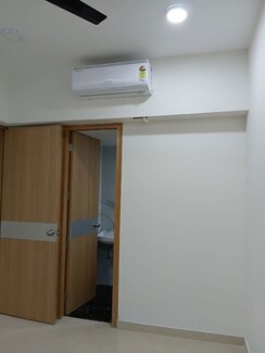 1 BHK Apartment For Rent in Mahalaxmi CHS Parel