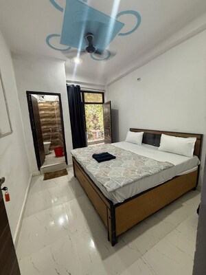 Bedroom in 3 BHK Apartment at Gaur City 7th Avenue, Sector 4 Greater Noida – for Rent