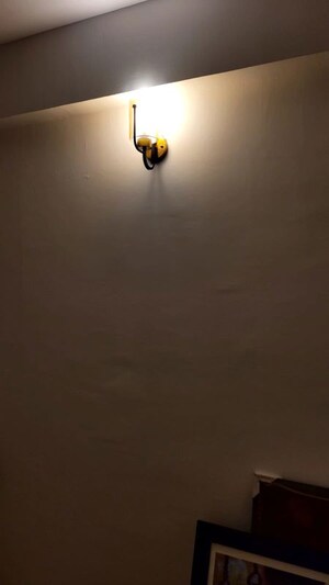 Room in 3 BHK Apartment at Gaur City 7th Avenue, Sector 4 Greater Noida – for Rent