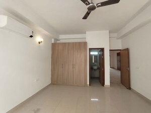 Room in 4 BHK Builder Floor at SS Linden, Sector 84 – for Rent