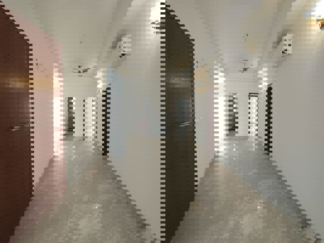 4 BHK + Pooja Room,Servant Room,Study Room,Extra Room,Basement,Store Room 2700 Sq.Ft. Builder Floor in SS Linden