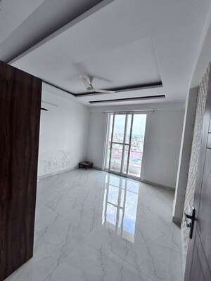 Room in 4 BHK Apartment at Aastha Appartment, Mansarovar – for Rent