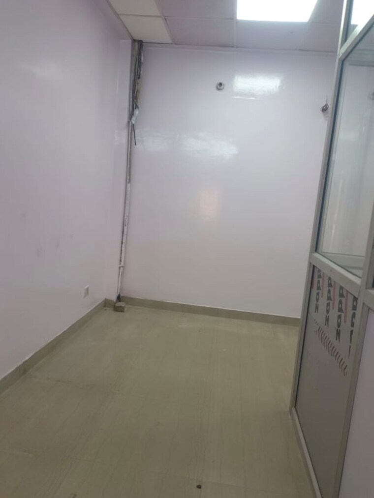 Room, acacia-tower Commercial Office Space 450 Sq.Ft. In Lda Colony Lucknow 10290527