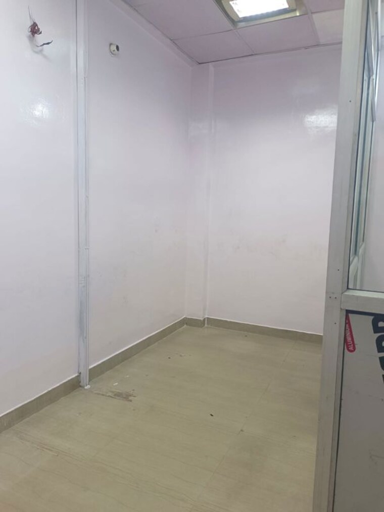 Room, acacia-tower Commercial Office Space 450 Sq.Ft. In Lda Colony Lucknow 10290527
