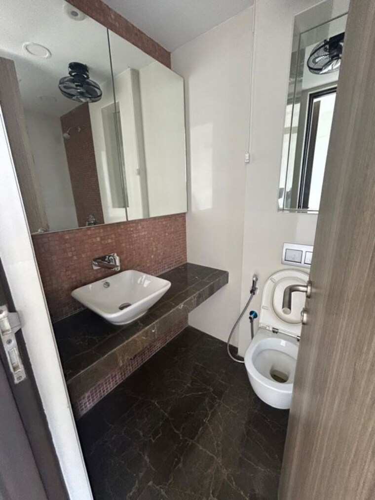 Bathroom, lodha-world-view 3 Bedroom 1322 Sq.Ft. Apartment In Worli Mumbai 10290603