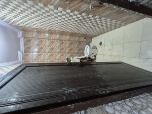 Bathroom in 2.5 BHK Builder Floor at Mayur Vihar – for Rent