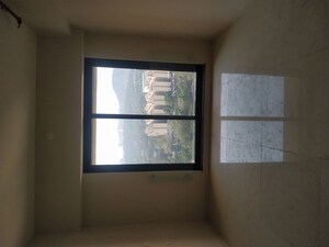 Room in 3 BHK Apartment at Nirmal City Of Joy, Mulund West – for Rent