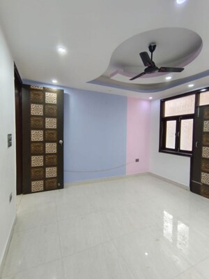 Room in 3 BHK Builder Floor at Sector 73 – for Rent