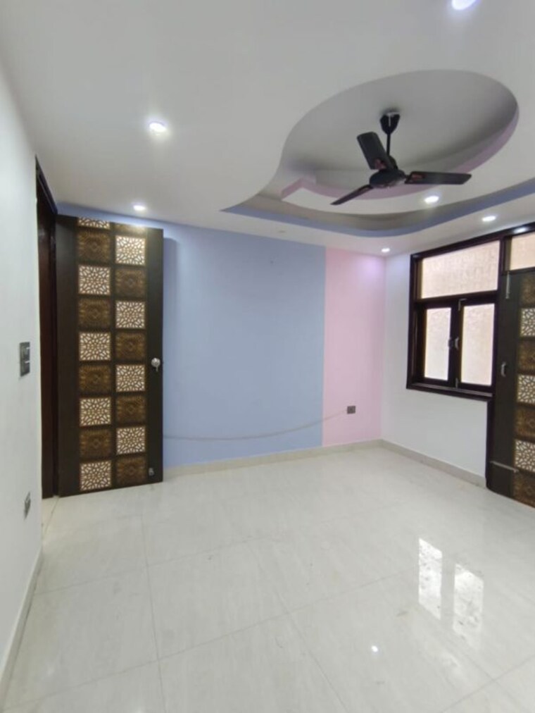 Room, sector 73 3 Bedroom 1400 Sq.Ft. Builder Floor In Sector 73 Noida 10290641