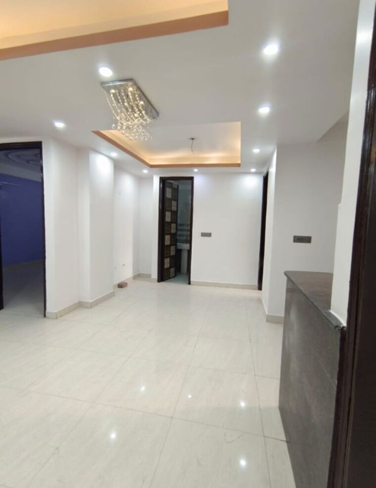 Hall, sector 73 3 Bedroom 1400 Sq.Ft. Builder Floor In Sector 73 Noida 10290641