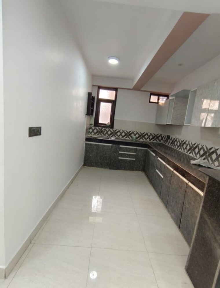 Kitchen, sector 73 3 Bedroom 1400 Sq.Ft. Builder Floor In Sector 73 Noida 10290641