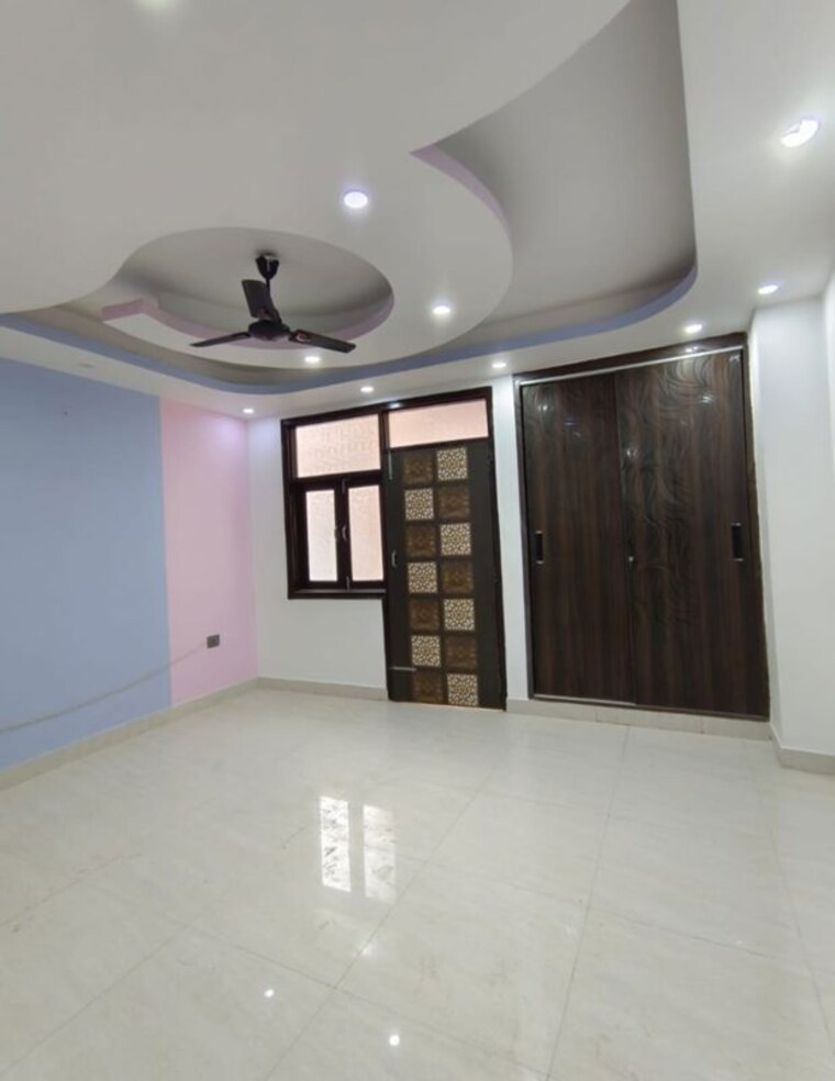 Room, sector 73 3 Bedroom 1400 Sq.Ft. Builder Floor In Sector 73 Noida 10290641