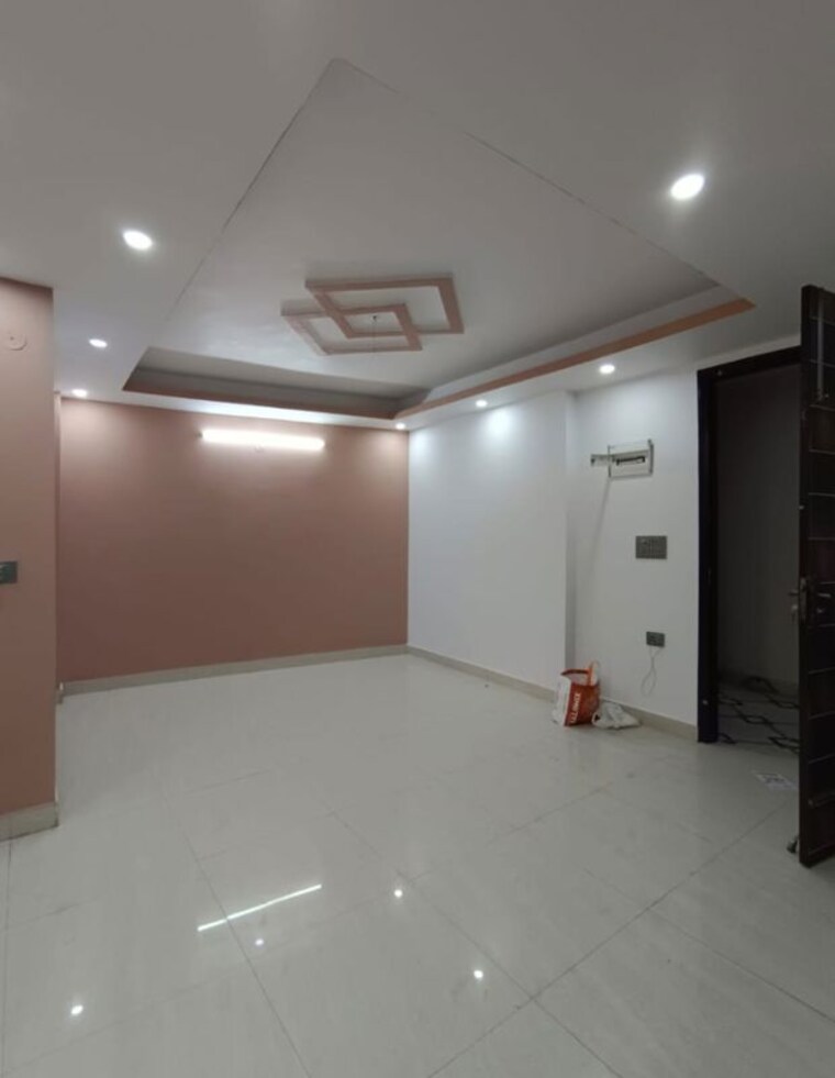 Room, sector 73 3 Bedroom 1400 Sq.Ft. Builder Floor In Sector 73 Noida 10290641
