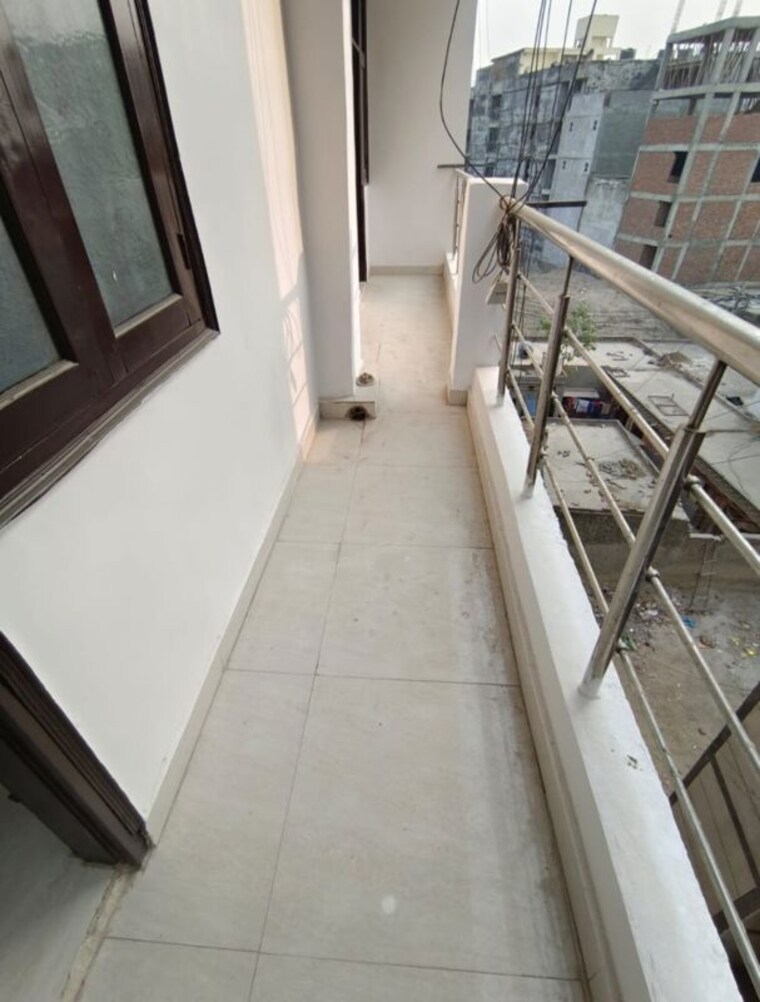 Balcony, sector 73 3 Bedroom 1400 Sq.Ft. Builder Floor In Sector 73 Noida 10290641