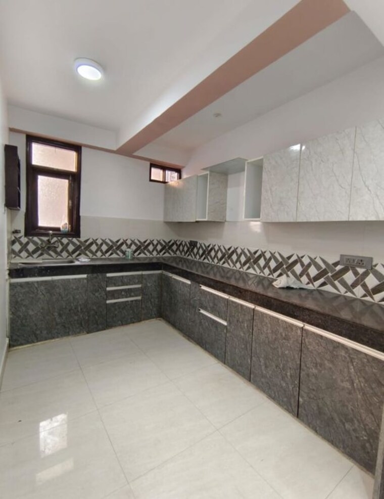 Kitchen, sector 73 3 Bedroom 1400 Sq.Ft. Builder Floor In Sector 73 Noida 10290641