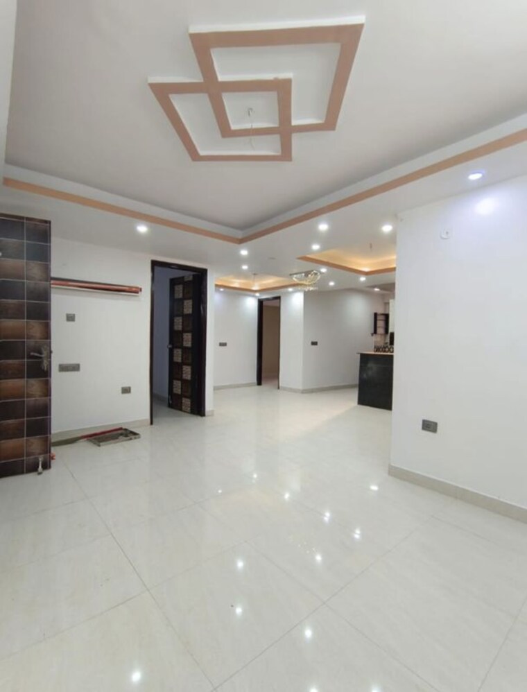 Room, sector 73 3 Bedroom 1400 Sq.Ft. Builder Floor In Sector 73 Noida 10290641