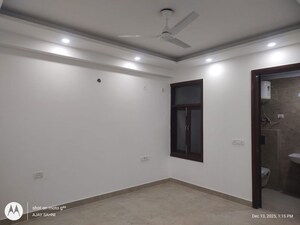 Room in 3 BHK Builder Floor at Vasant Kunj – for Rent