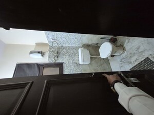 Attached Bathroom in 1.5 BHK Builder Floor at Mayur Vihar – for Rent