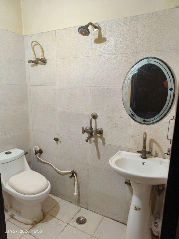 Bathroom, sector 121 3 Bedroom 1400 Sq.Ft. Builder Floor In Sector 121 Noida 10290662